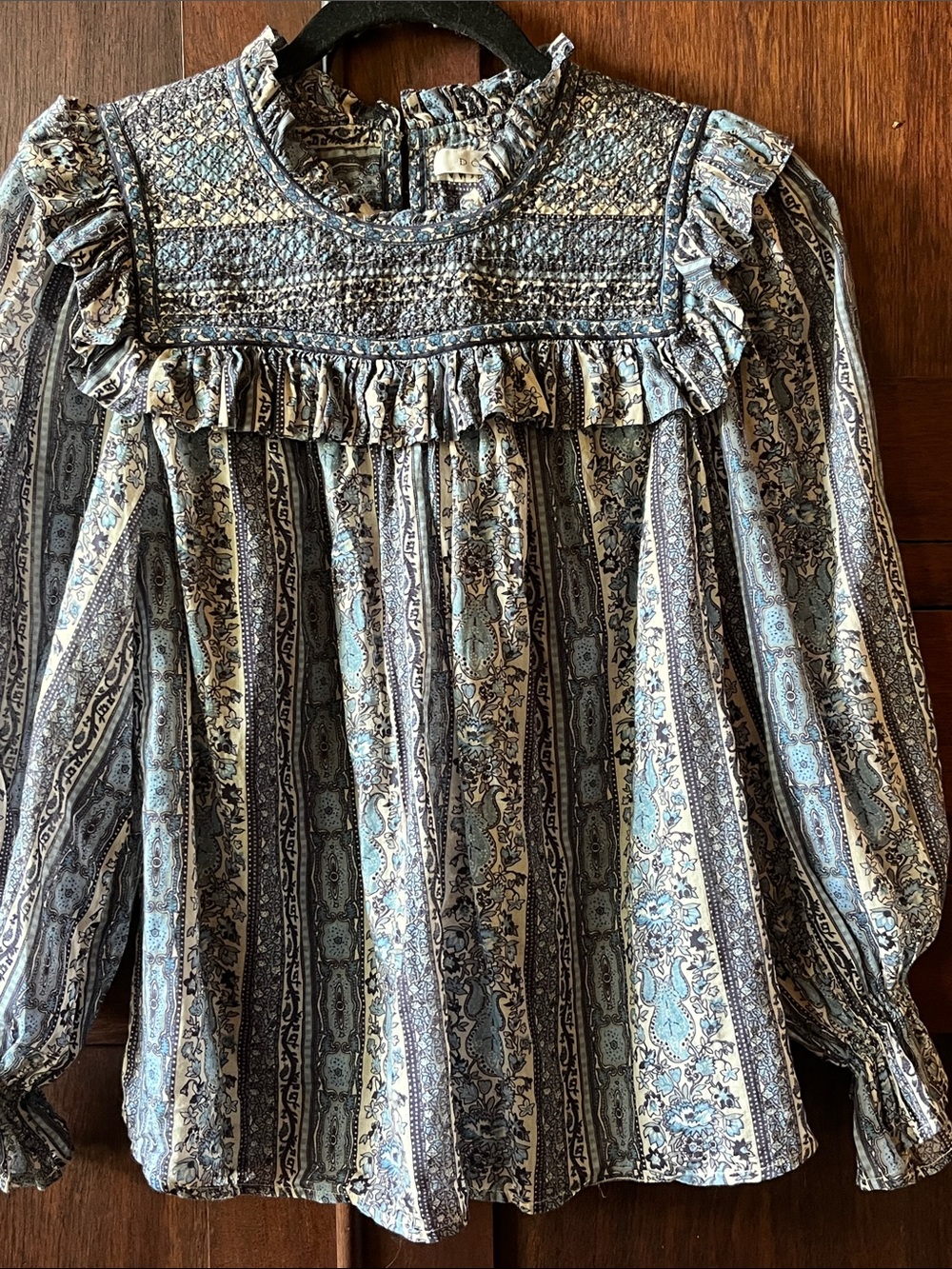 DOEN ruffly blouse in very good preloved condition